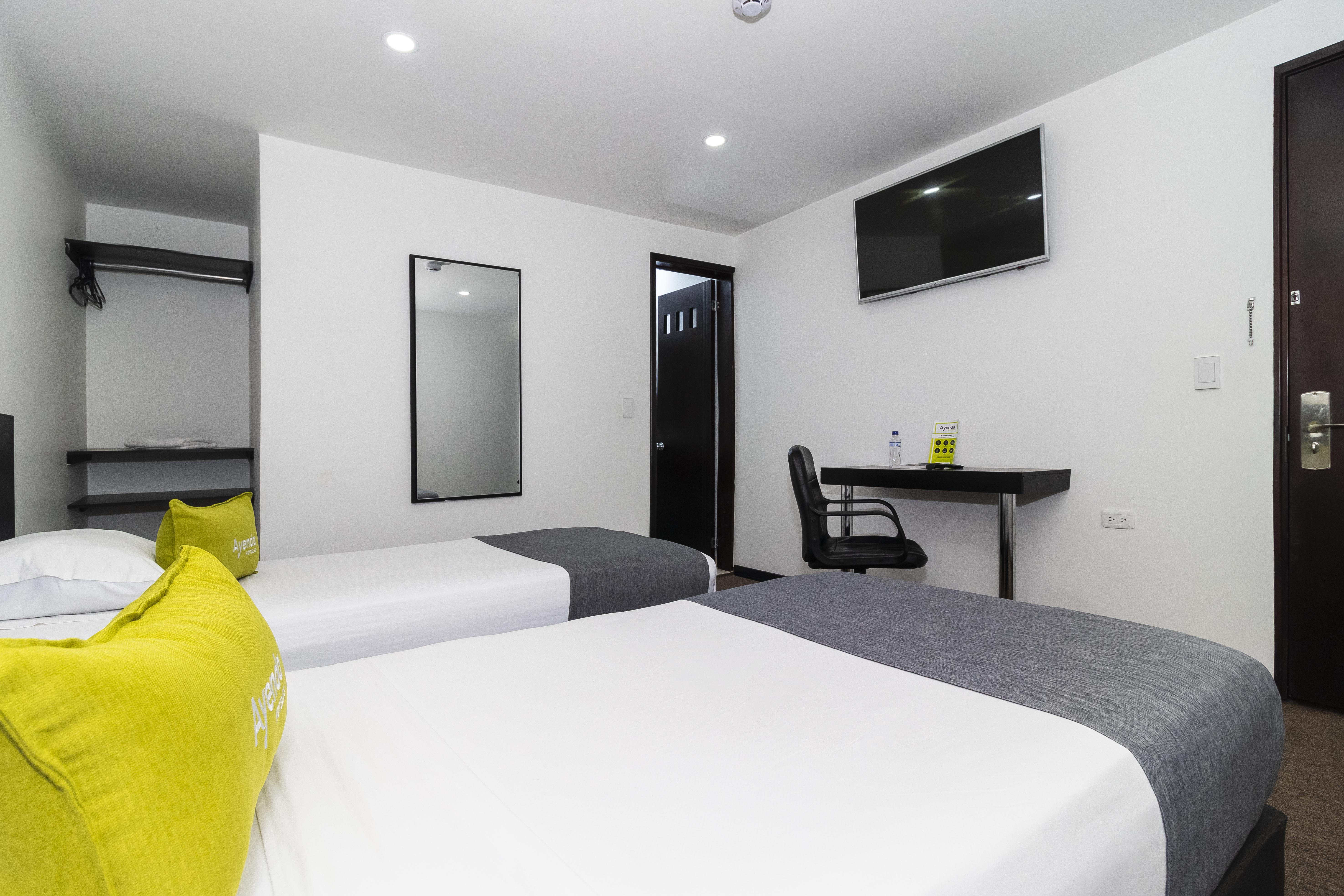 Ayenda 1063 Golden Hotel โบโกตา ภายนอก รูปภาพ