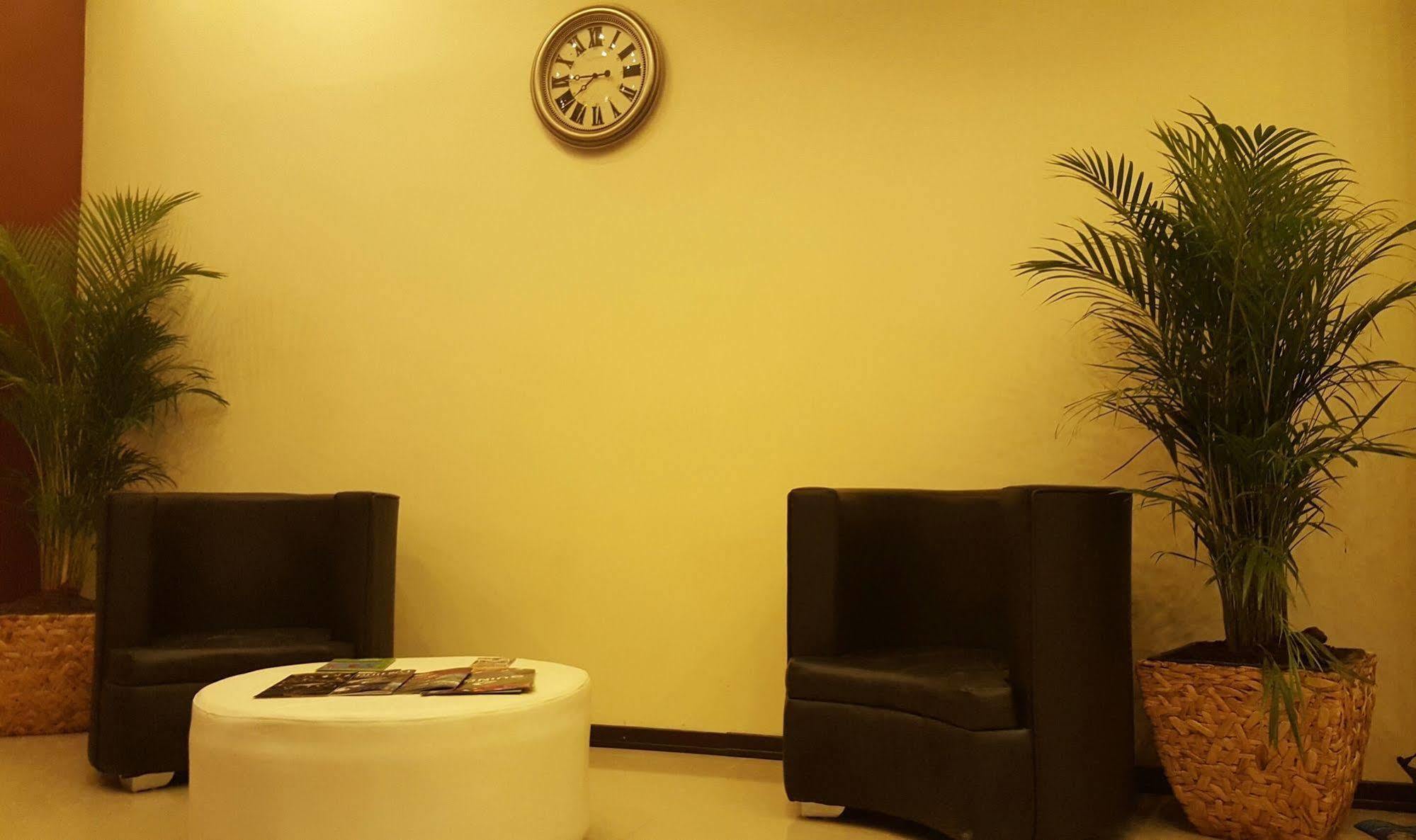 Ayenda 1063 Golden Hotel โบโกตา ภายนอก รูปภาพ