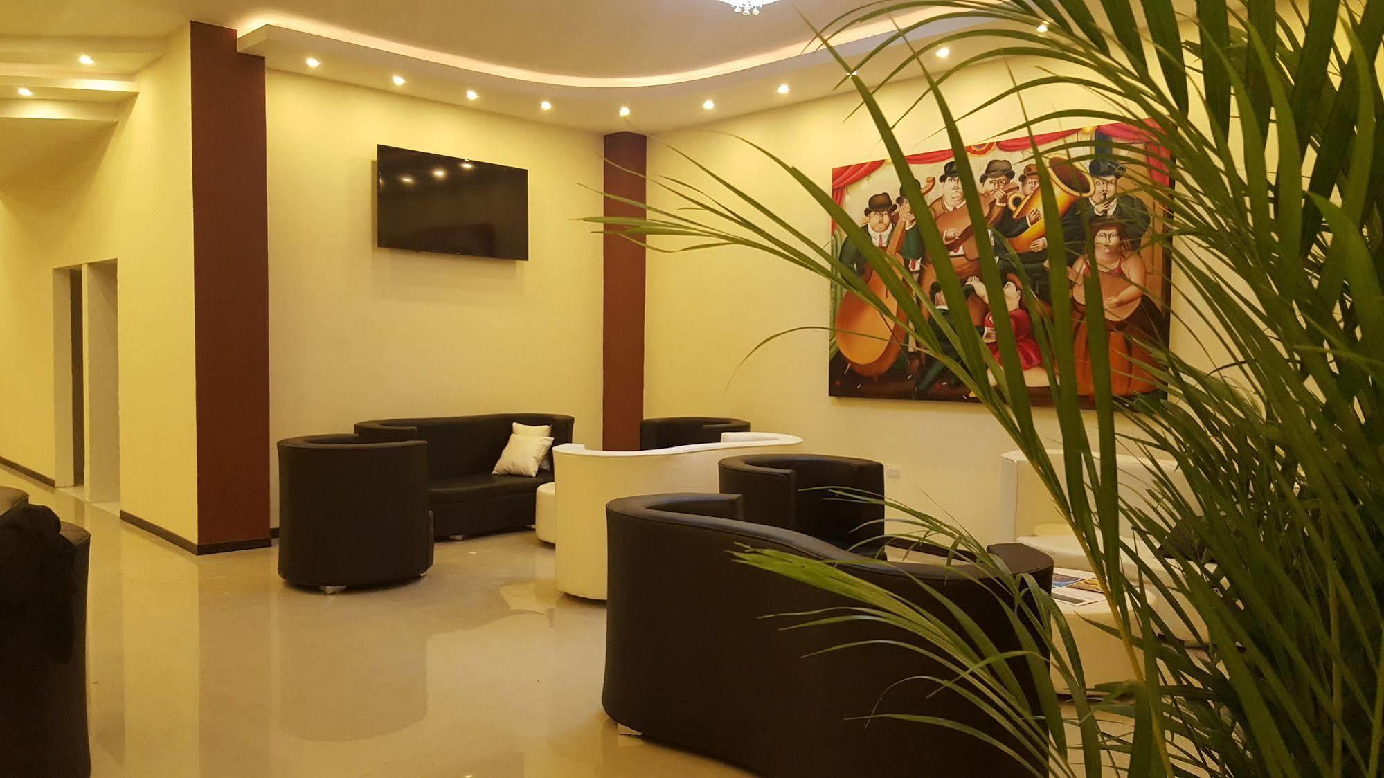Ayenda 1063 Golden Hotel โบโกตา ภายนอก รูปภาพ