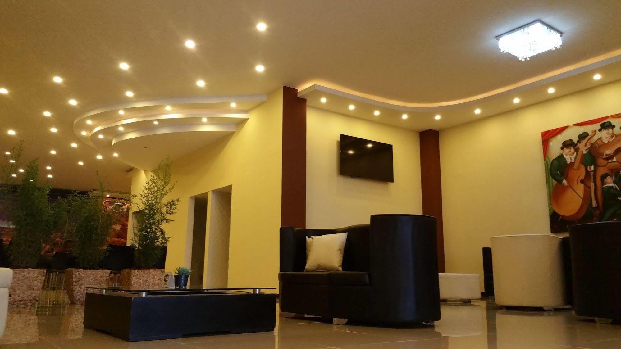 Ayenda 1063 Golden Hotel โบโกตา ภายนอก รูปภาพ