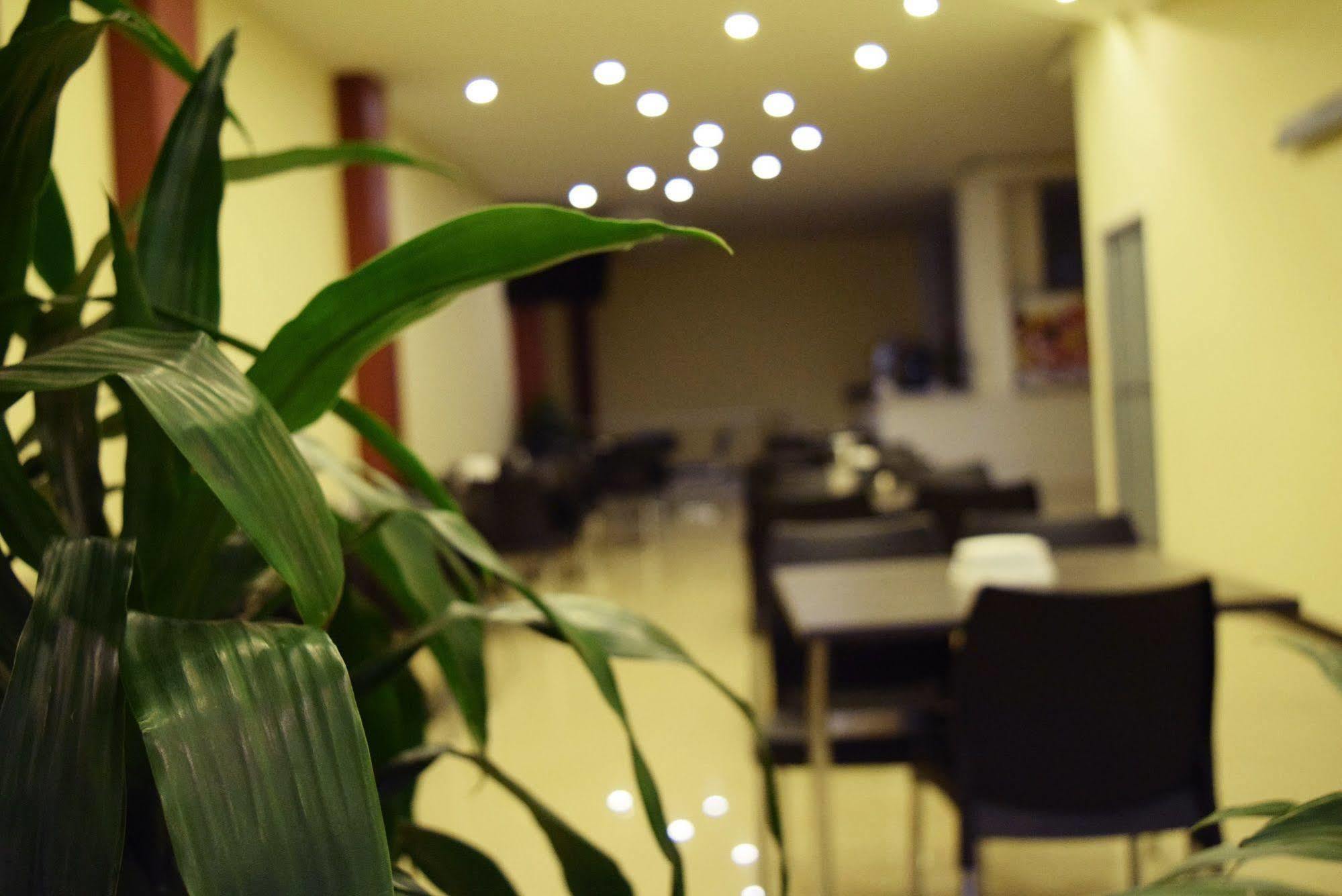 Ayenda 1063 Golden Hotel โบโกตา ภายนอก รูปภาพ