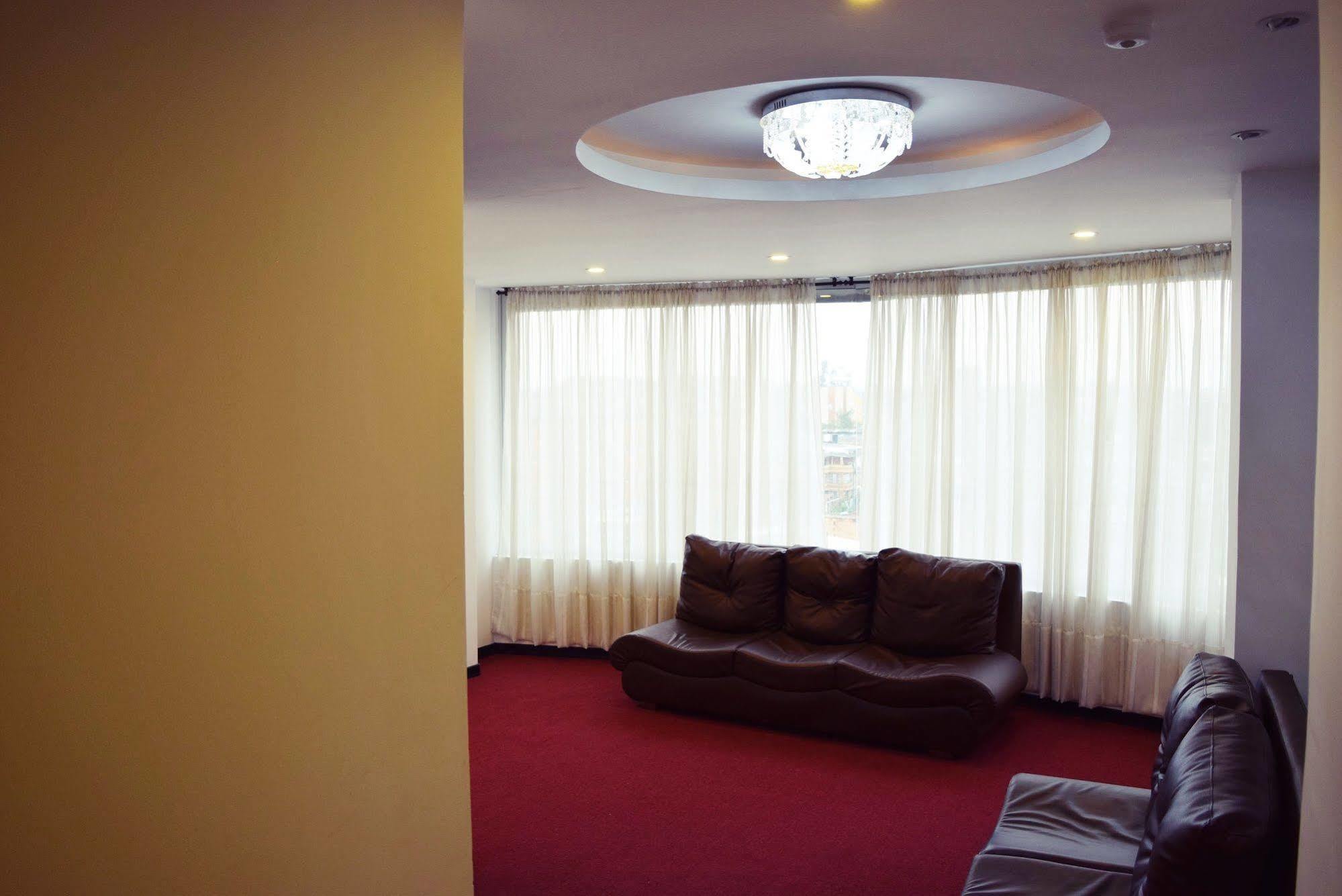 Ayenda 1063 Golden Hotel โบโกตา ภายนอก รูปภาพ