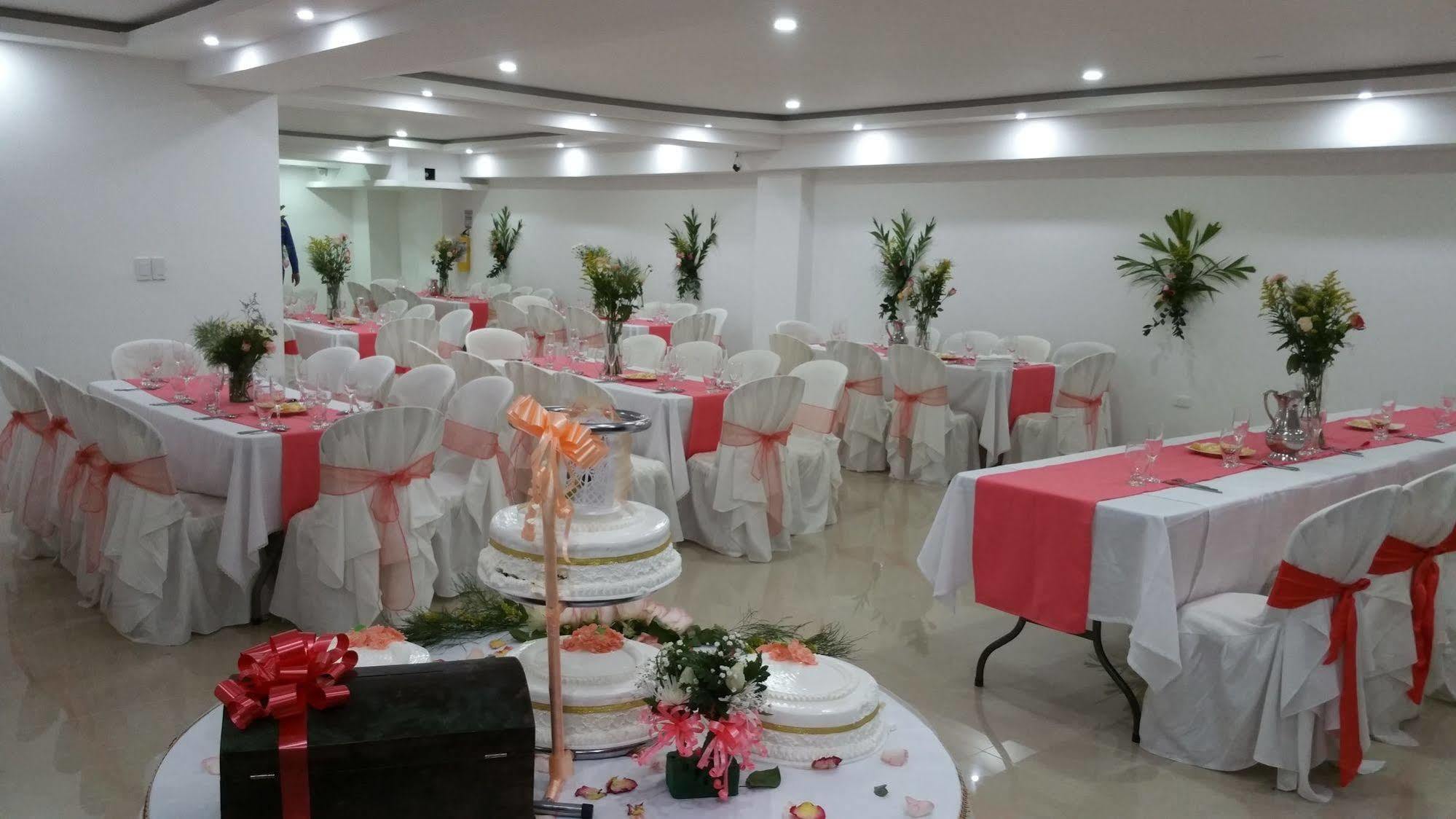 Ayenda 1063 Golden Hotel โบโกตา ภายนอก รูปภาพ