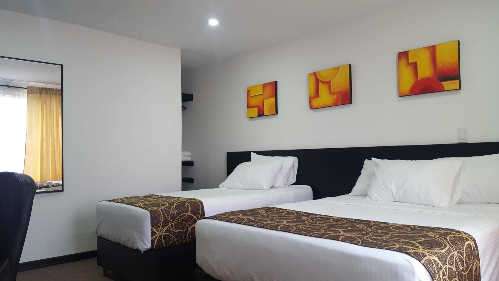 Ayenda 1063 Golden Hotel โบโกตา ภายนอก รูปภาพ