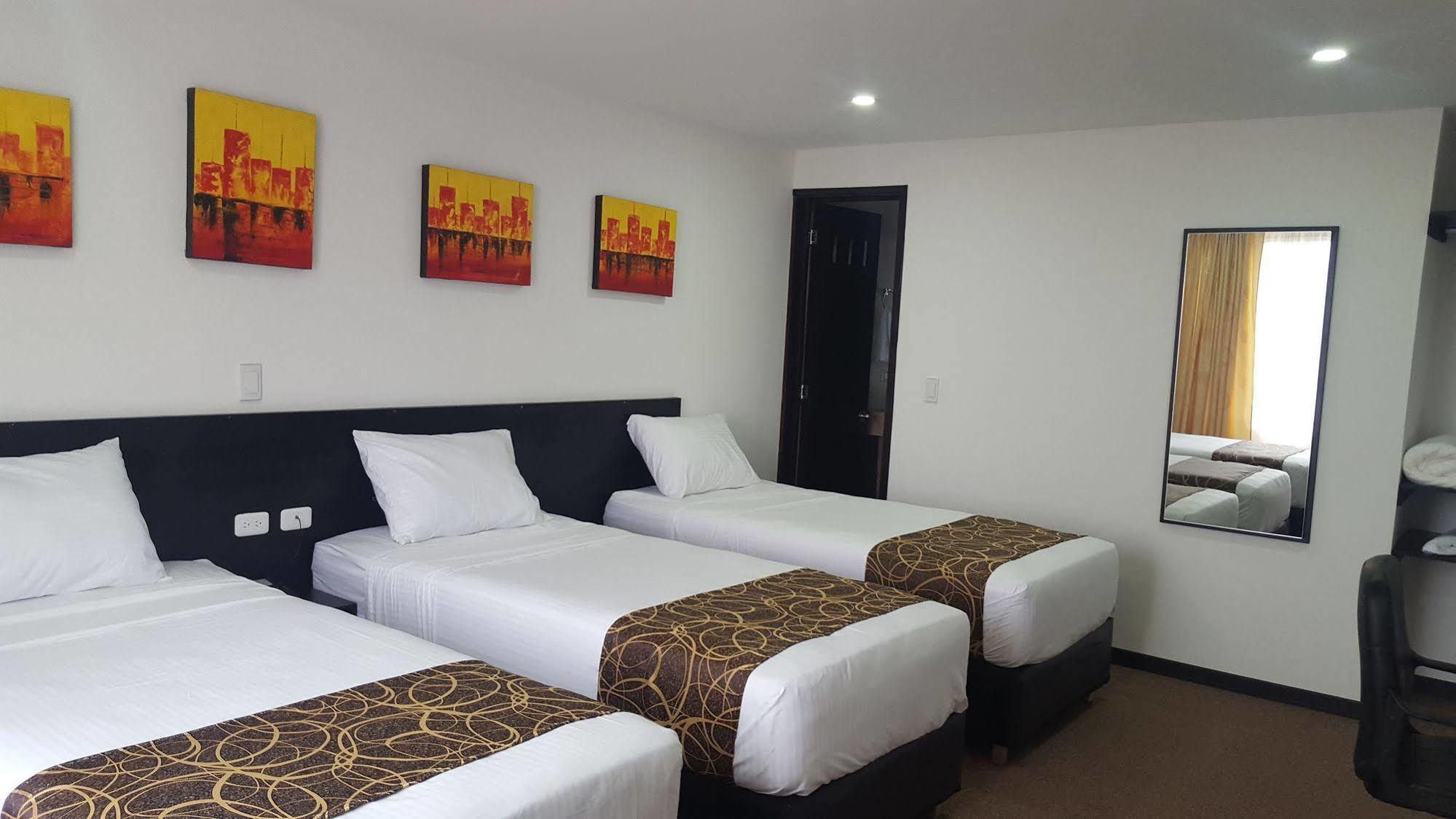 Ayenda 1063 Golden Hotel โบโกตา ภายนอก รูปภาพ