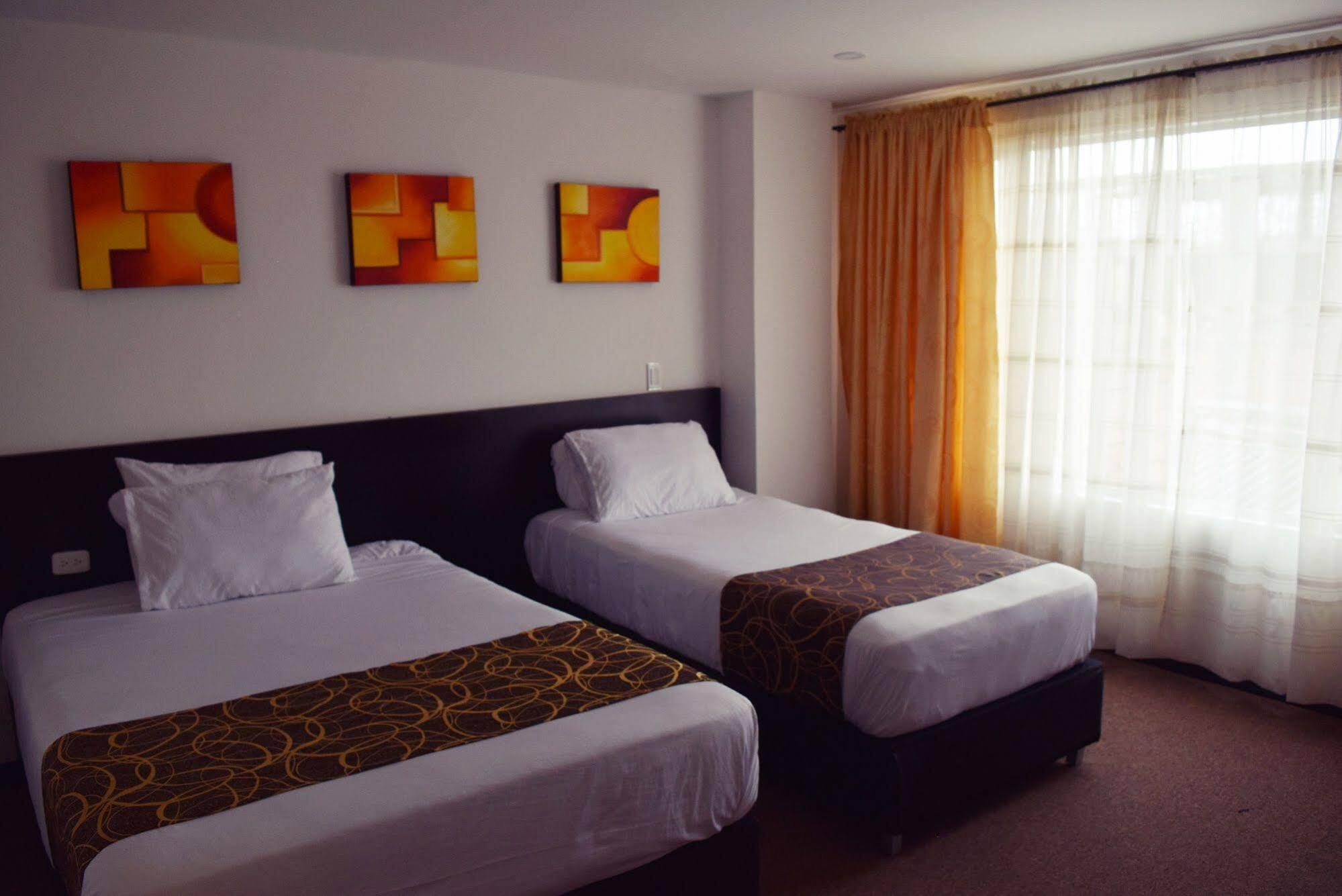 Ayenda 1063 Golden Hotel โบโกตา ภายนอก รูปภาพ